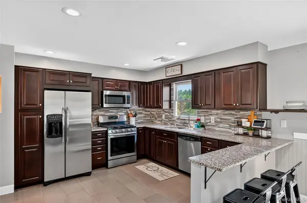19 Sutherland DR, Monroe, NY 10950