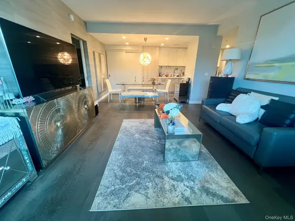 131-03 40 road #penthouse2G, Flushing, NY 11354