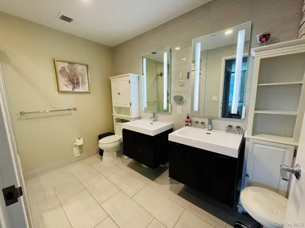 131-03 40 road #penthouse2G, Flushing, NY 11354