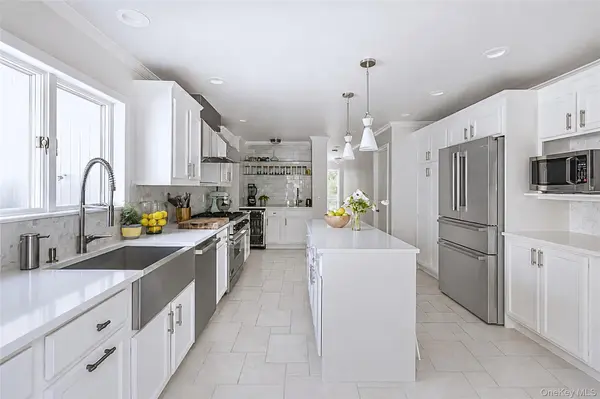 11 N Quarter RD, Westhampton, NY 11977