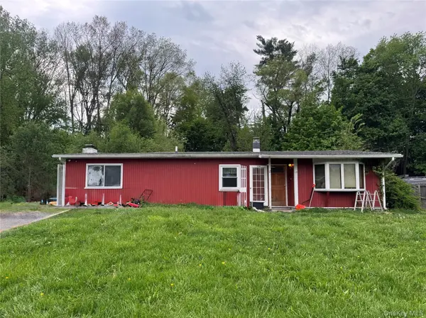 12 Park CIR, Mount Marion, NY 12456