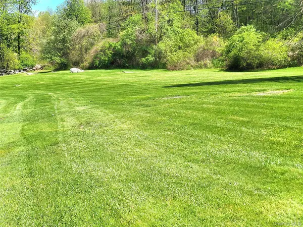 2 Stonewall DR, Holmes, NY 12531