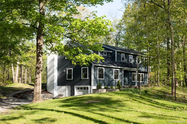 41 Meddaugh RD, Pleasant Valley, NY 12569