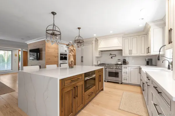 33 Nancy BLVD, Merrick, NY 11566