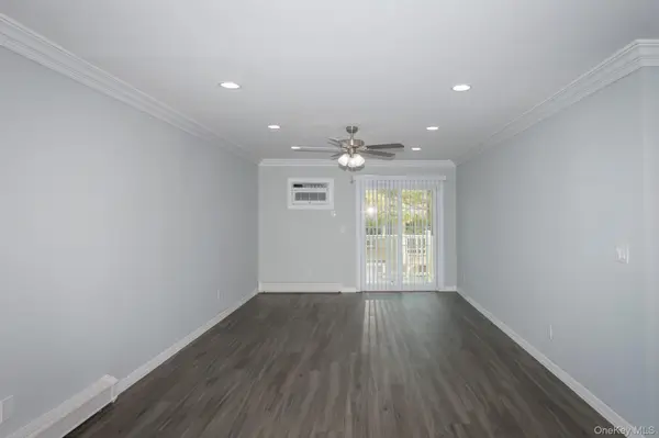19 Cassa LOOP #19, Holtsville, NY 11742