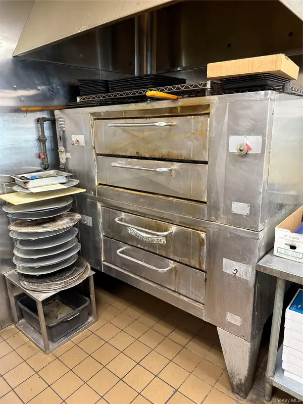 149 Veterans Memorial Hwy, Commack, NY 11725
