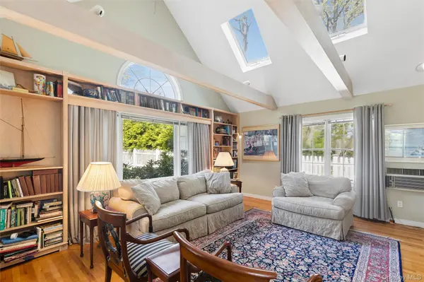 425 Briarwood LN, Cutchogue, NY 11935