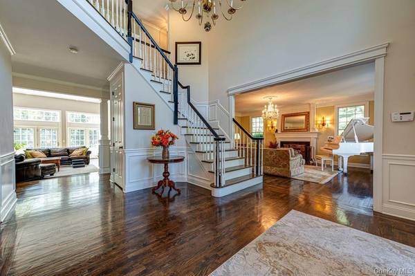 9 Fox Meadow LN, Head Of The Harbor, NY 11780