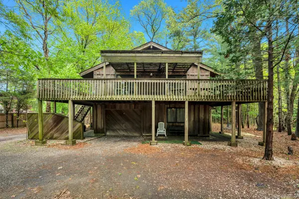 179 Gnarled Hollow RD, East Setauket, NY 11733