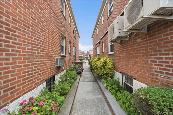 6110 76th ST, Middle Village, NY 11379