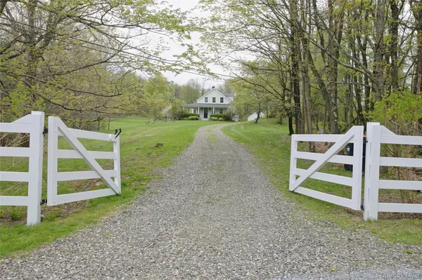 292 Mountain View RD, Rhinebeck, NY 12572