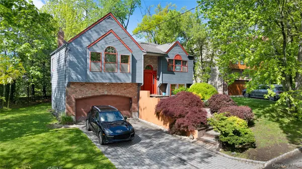 284 Schenck AVE, Great Neck, NY 11021