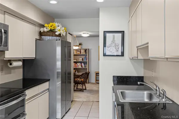 99 S Park AVE #28, Rockville Centre, NY 11570