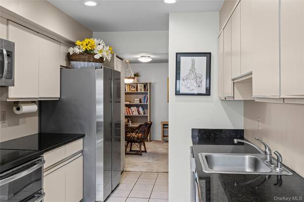 99 S Park AVE #28, Rockville Centre, NY 11570