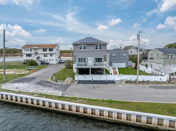 981 S 4th ST, Lindenhurst, NY 11757
