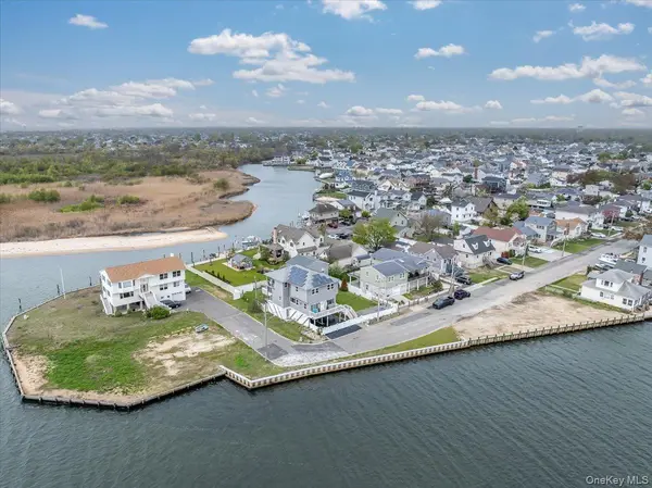 981 S 4th ST, Lindenhurst, NY 11757