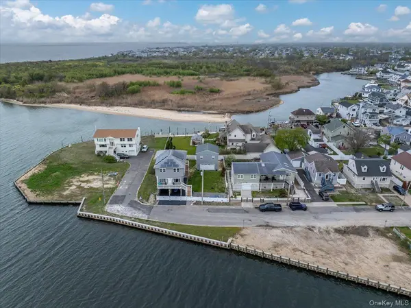 981 S 4th ST, Lindenhurst, NY 11757