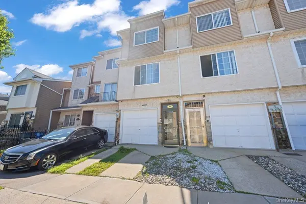 84 Long Pond LN, Staten Island, NY 10304