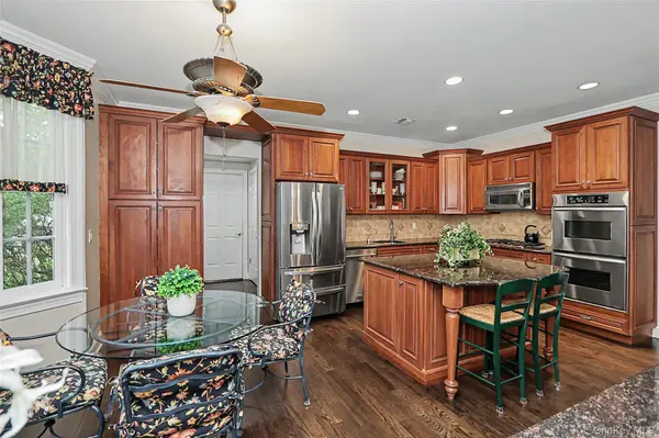 398 Altessa BLVD, Melville, NY 11747