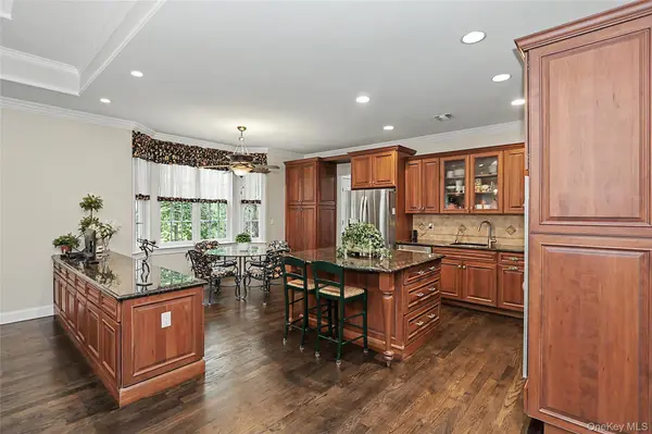 398 Altessa BLVD, Melville, NY 11747