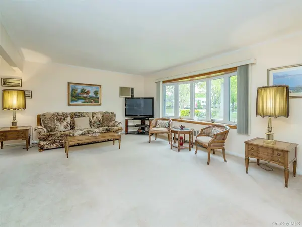 38 Pell TER, Garden City, NY 11530