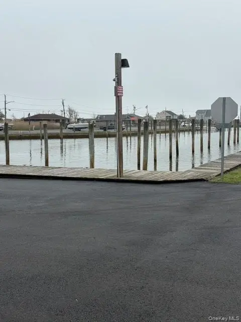 10 Whittier DR, Mastic Beach, NY 11951