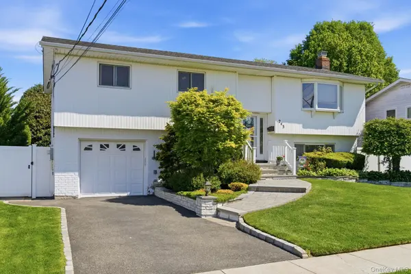 243 N Delaware AVE, North Massapequa, NY 11758