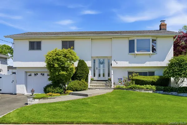 243 N Delaware AVE, North Massapequa, NY 11758