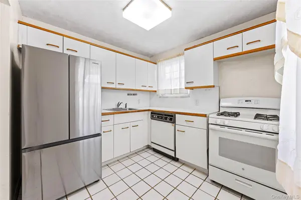 223-52 65th AVE #52B, Oakland Gardens, NY 11364