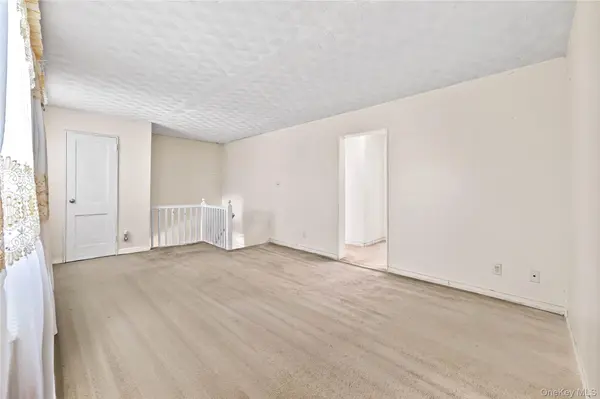 223-52 65th AVE #52B, Oakland Gardens, NY 11364