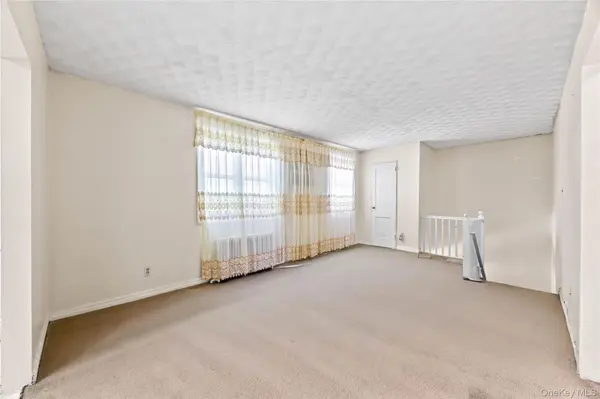 223-52 65th AVE #52B, Oakland Gardens, NY 11364