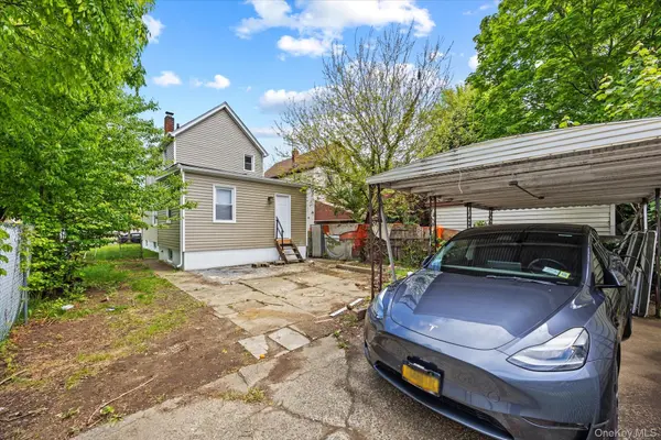 22102 114th AVE, Cambria Heights, NY 11411