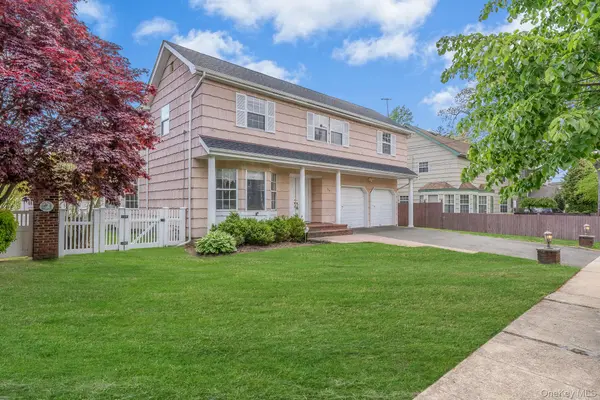 104 Locust AVE, Rockville Centre, NY 11570