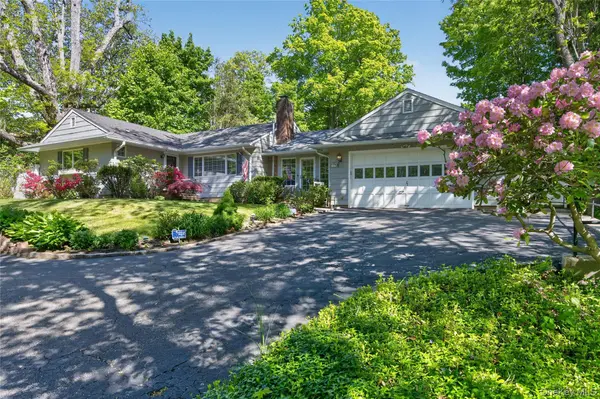 247 Buckram RD, Locust Valley, NY 11560