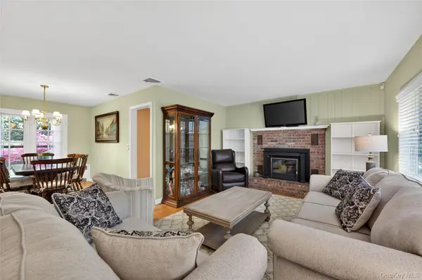 247 Buckram RD, Locust Valley, NY 11560