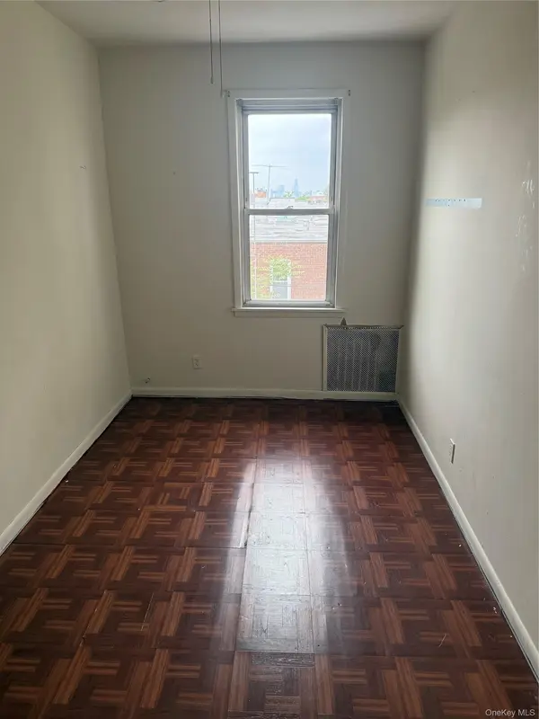 5722 65th ST, Maspeth, NY 11378
