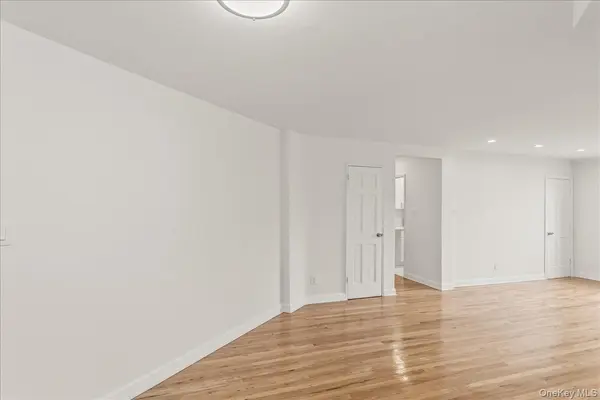66-15 Thornton PL #5R, Rego Park, NY 11374