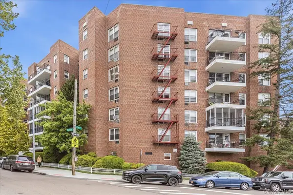 66-15 Thornton PL #5R, Rego Park, NY 11374