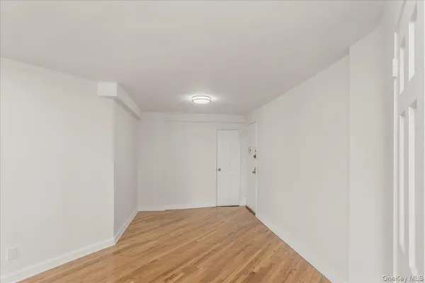 66-15 Thornton PL #5R, Rego Park, NY 11374