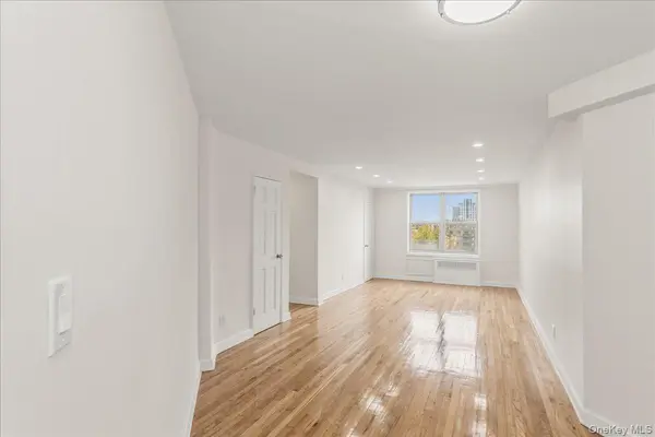 66-15 Thornton PL #5R, Rego Park, NY 11374