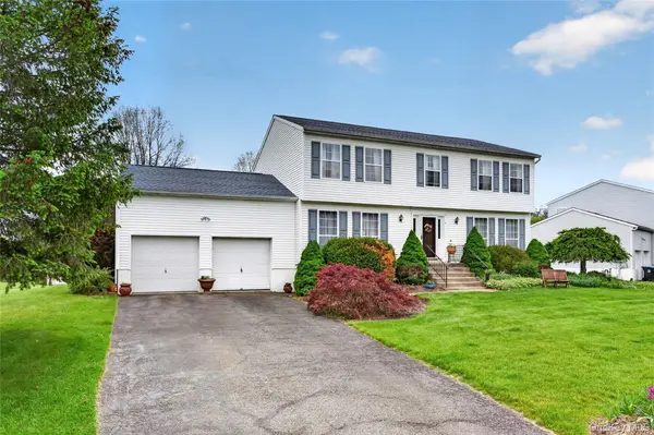 5 Waterford CIR, Washingtonville, NY 10992