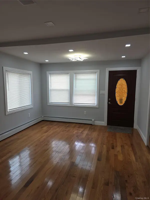 11807 202nd ST, Saint Albans, NY 11412