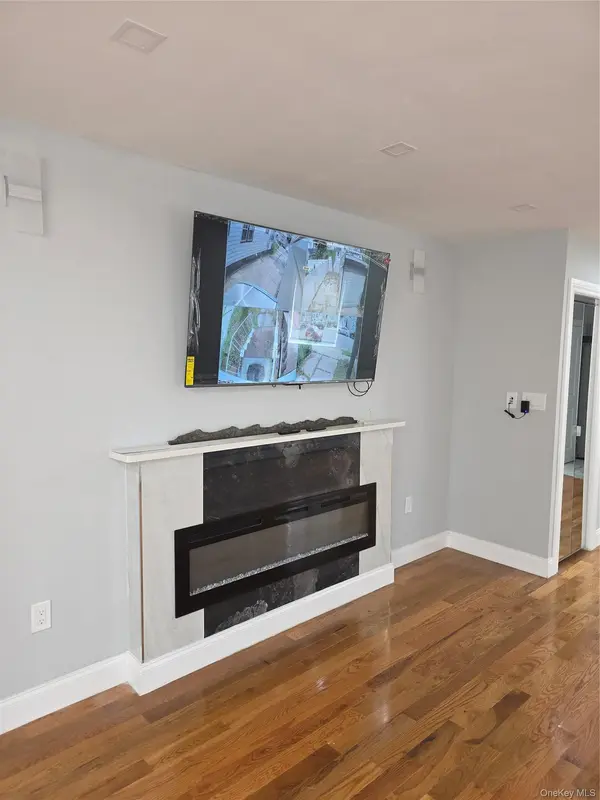 11807 202nd ST, Saint Albans, NY 11412