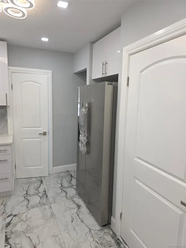 11807 202nd ST, Saint Albans, NY 11412