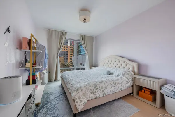 138-35 39th AVE #5L, Flushing, NY 11354