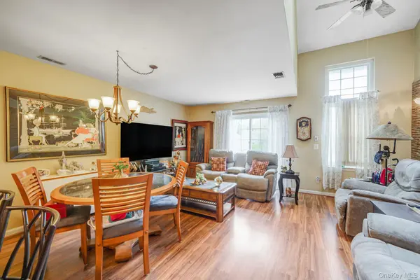 31 Quail CT, Manorville, NY 11949