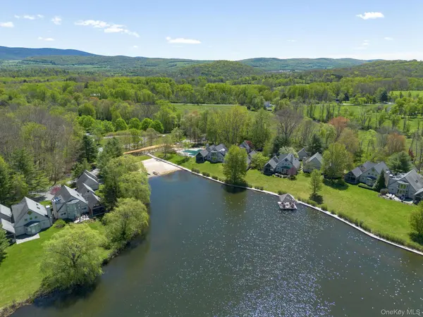322 Arcadia DR, Ancramdale, NY 12503
