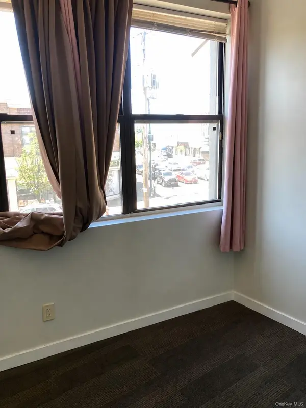 393 Sunrise HWY #4, Lynbrook, NY 11563