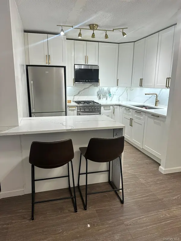 1 Bay Club Drive #3L, Bayside, NY 11360