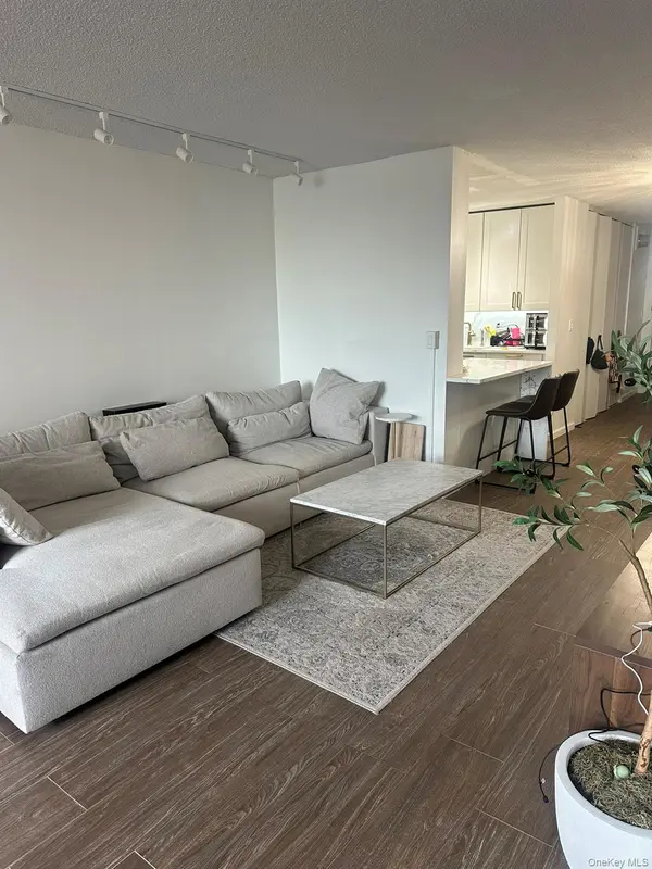 1 Bay Club Drive #3L, Bayside, NY 11360